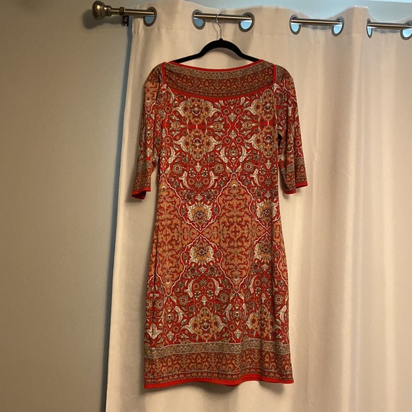 Max Studio size L red patterned dress, knee length with 3/4 length sleeves - Picture 5 of 5